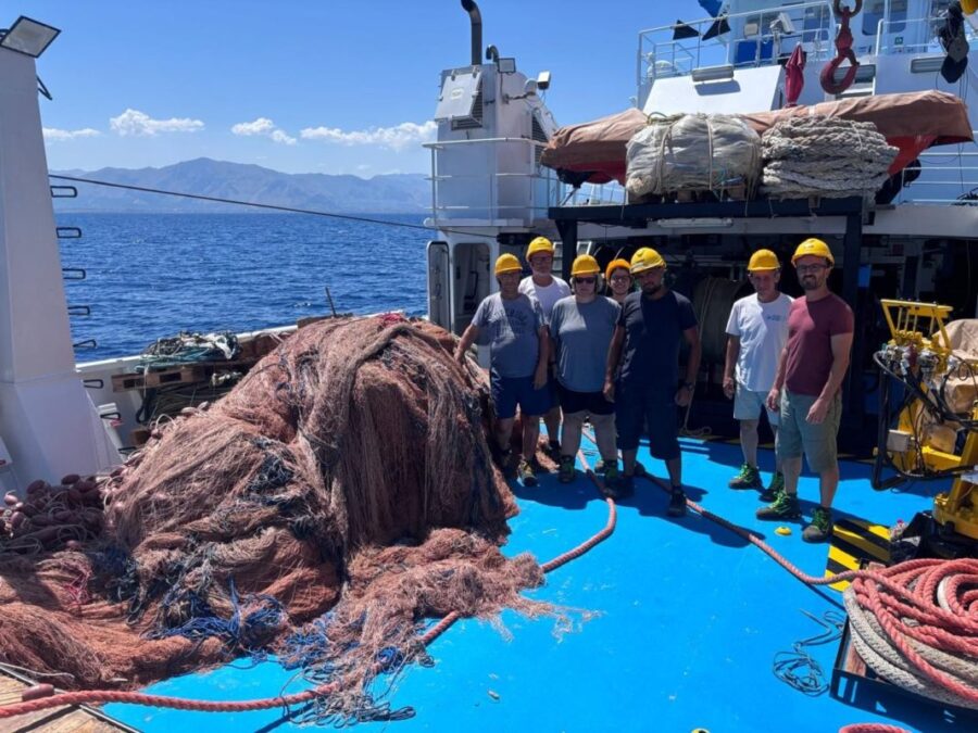 "4 Tonnellate di Rete Fantasma Recuperata nel Tirreno Meridionale"