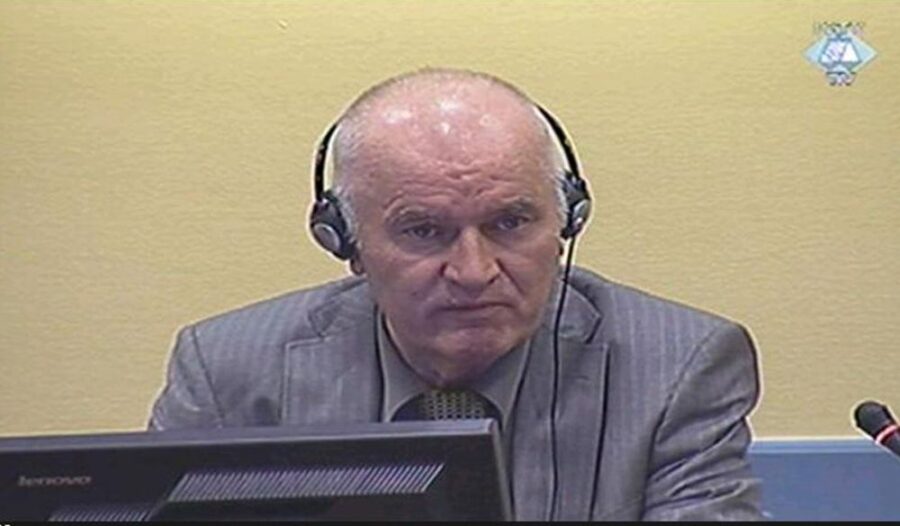 "Addio a Ratko Mladic, il macellaio di Srebrenica: Era all'Aia"