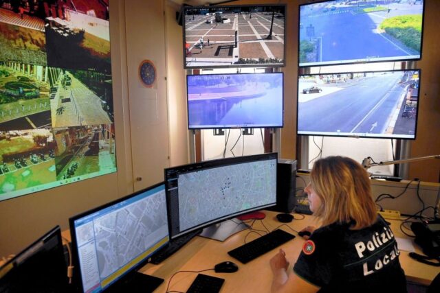 "AI Act: Stop al riconoscimento facciale nei luoghi pubblici"
