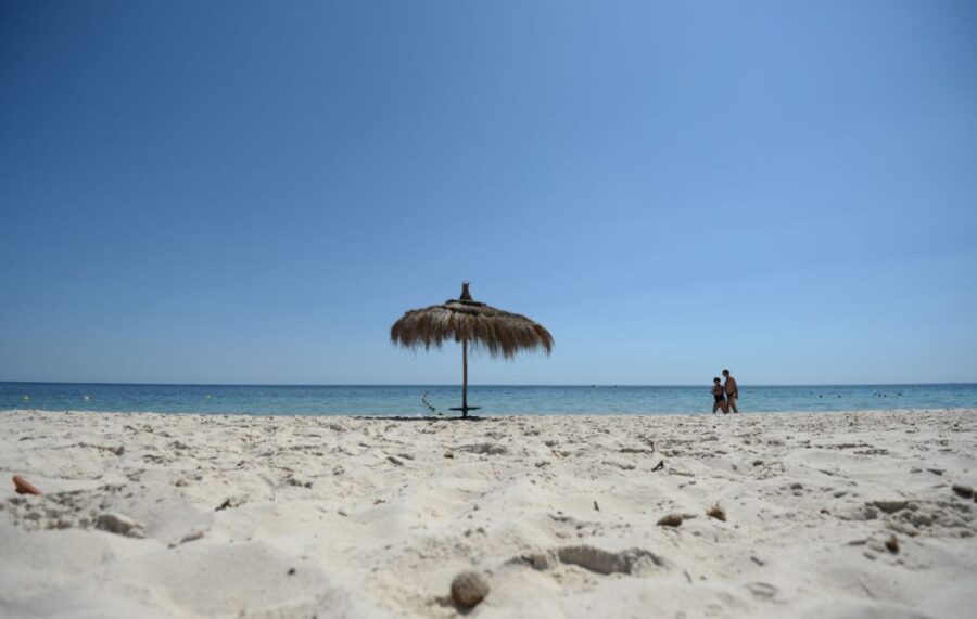 "Ferragosto 2023: 13 milioni in viaggio, 4 milioni senza letto!"