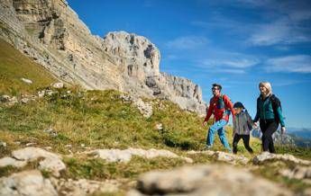 "Fuga dal caldo: l'estate tra ferie digitali e anti-algoritmo"