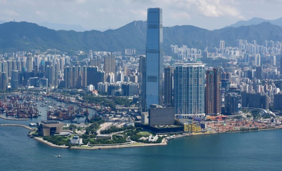 "Hong Kong: Formazione IA per Cittadini, Scopri di Più!"