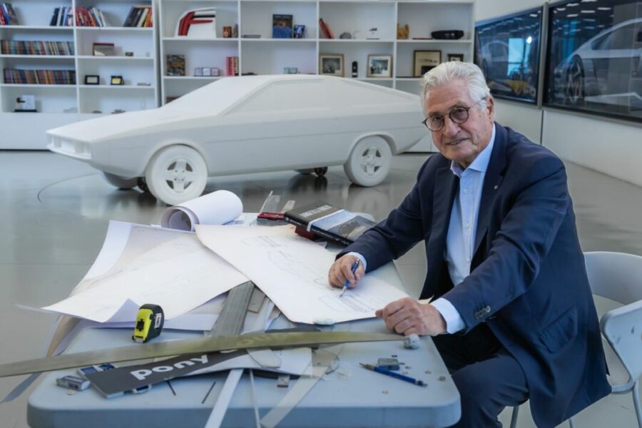 "Hyundai: Evoluzione dal Passato al Futuro"