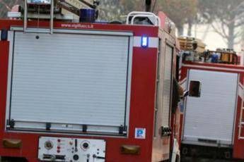 Incendio vicino ferrovia Roma: circolazione bloccata!