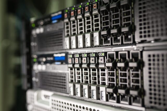 Investimenti da 6,8 miliardi: nuovo data center in Lombardia e Sardegna!