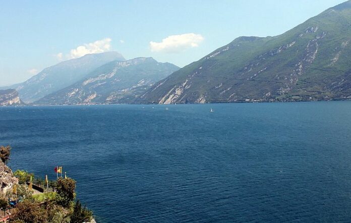 "Lago di Garda: 28 milioni di turisti all'anno, record storico!"