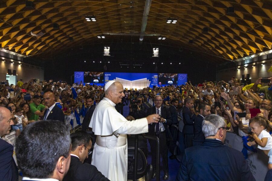 “Papa Leone al Meeting: serve coraggio e responsabilità ora!”