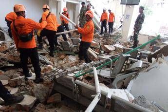 "Terremoto in Indonesia: 47 morti e migliaia di sfollati"