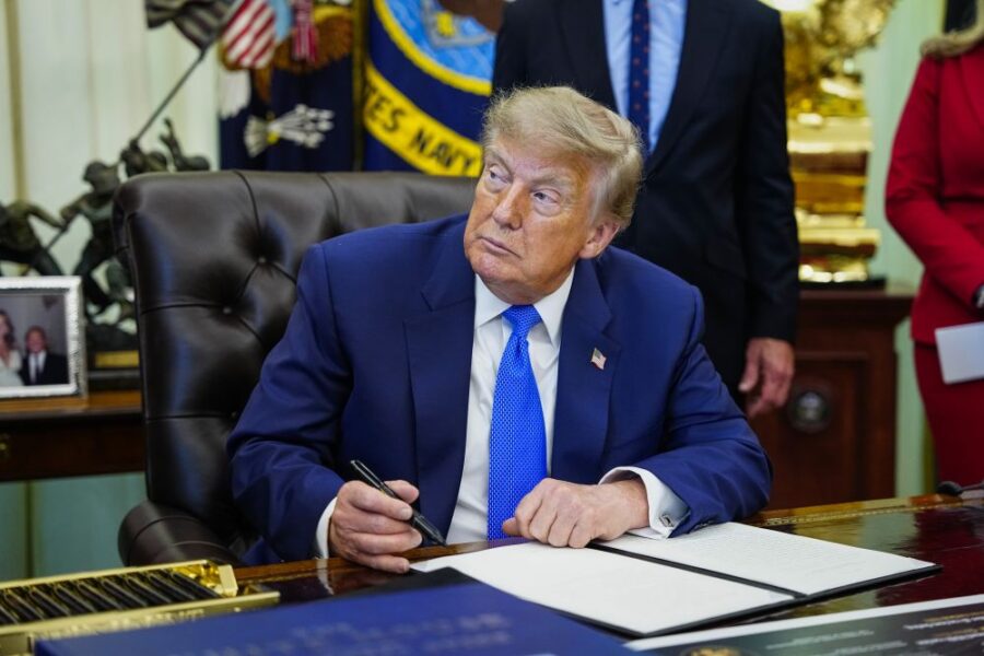 Trump: "Fermate i raid su Gaza, Hamas disposto a cessare il fuoco"