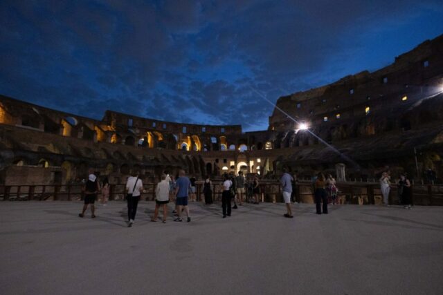"Turismo e Cultura: Record di Visitatori nel Weekend Serale!"