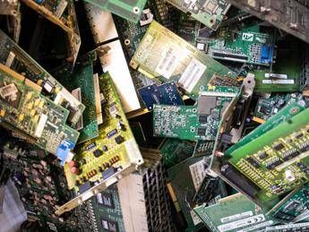 "Vacanze senza rifiuti elettronici: la guida utile"