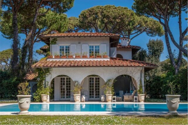 "Versilia: La Destinazione di Lusso per Vacanze Estive in Italia"