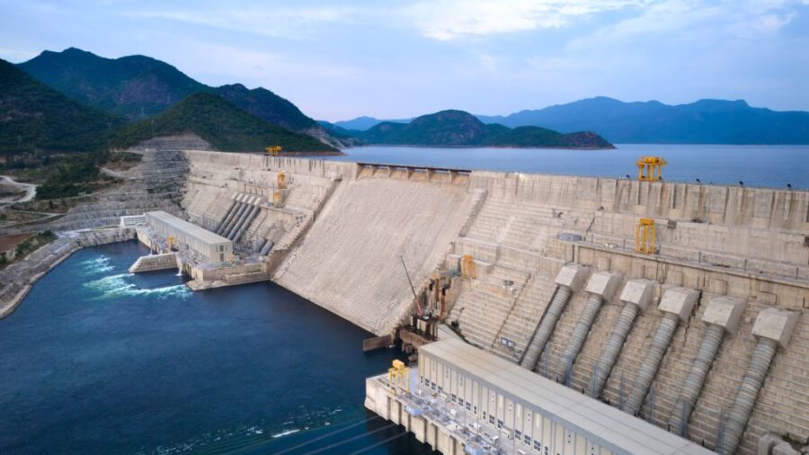 "Webuild Primeggia: Leader Settore Acqua e Top 10 Trasporti!"