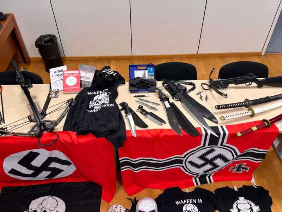 "17enne arrestato con manuali per attacchi terroristici"