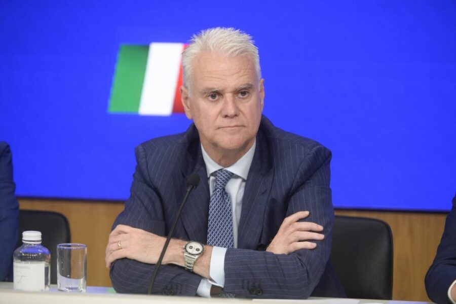 "75% dei dipendenti pubblici usa l'AI nel lavoro, Zangrillo"