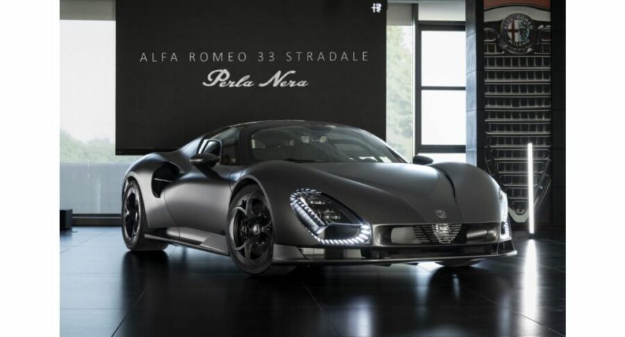 "Alfa Romeo 33 Stradale 'Perla Nera': debutto al Museo Arese!"