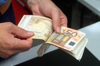 "Aliquota al 33%: Leo annuncia piani per redditi 50-60k"