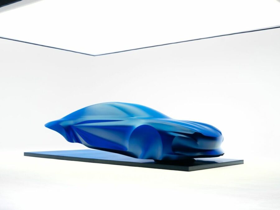 "Alpine svela una scultura ispirata alla nuova A110"