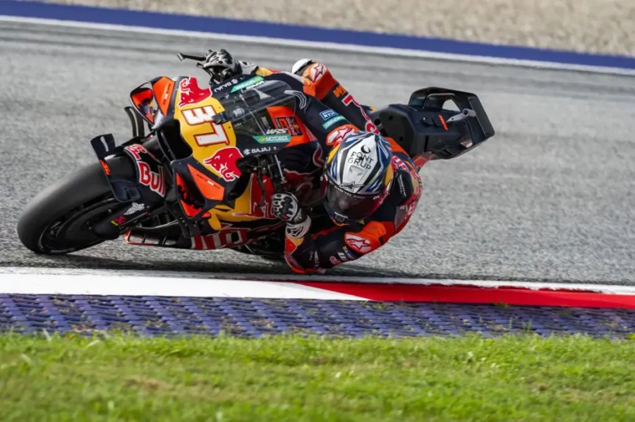 "Austria: Acosta trionfa, Martin e Bezzecchi sul podio!"