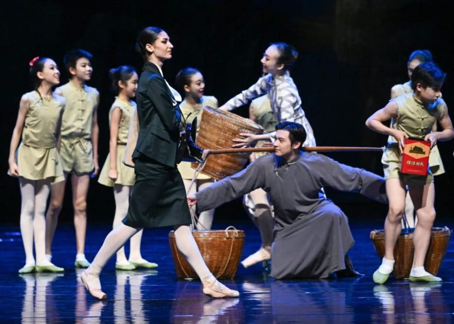 "Ballerina italiana conquista la Cina: debutto a Chongqing!"