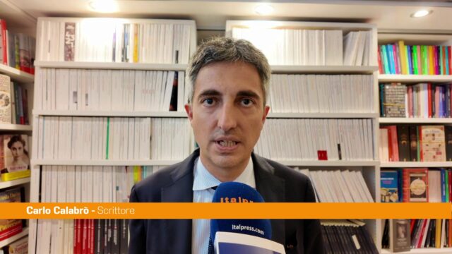 Calabrò presenta 'Cemento e Sangue' "Romanzo noir deve avere anima politica"
