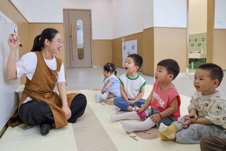 Cina: potenzia i servizi per la natalità e l'infanzia!
