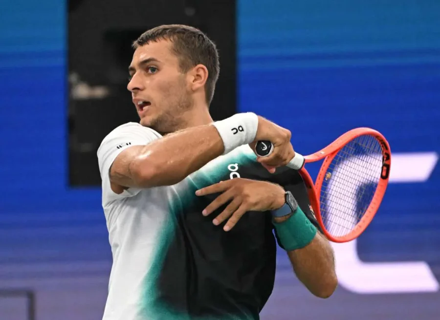 "Cobolli sorprende Schoolkate agli US Open, Zverev trionfa!"