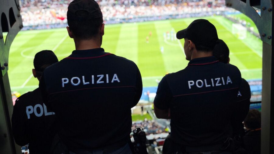 "Daspo a 16 tifosi giallorossi per saluto romano a Roma-Atalanta"
