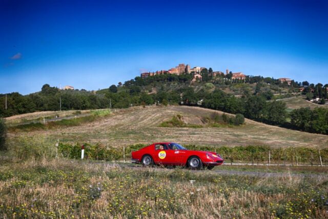 Ferrari Cavalcade Classiche 2026: 75 auto al Lago di Garda!