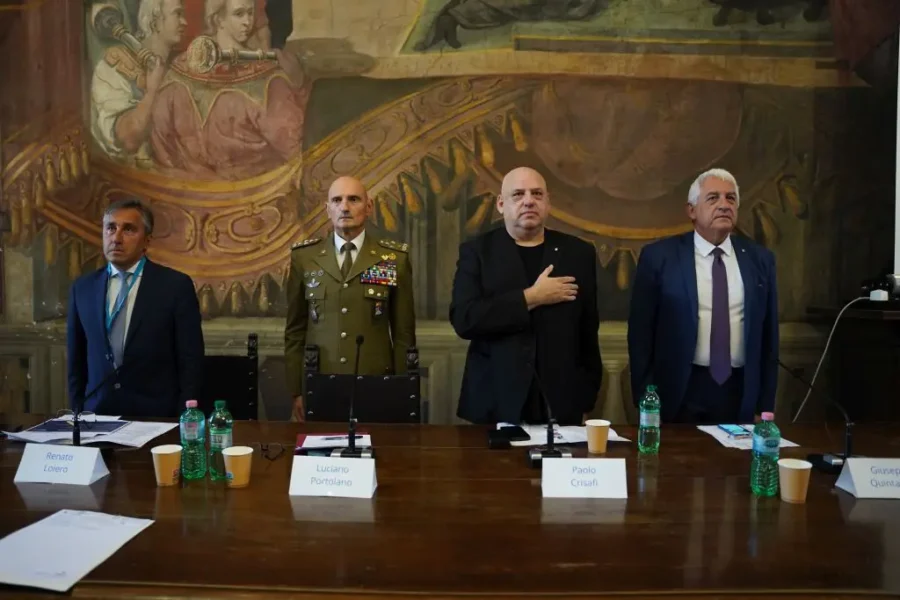 "Il Coraggio della Pace: Dialogo tra Pubblico e Privato"