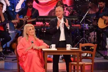 "Iva Zanicchi chiede a De Martino: 'Rispondimi!' a BellaMa"