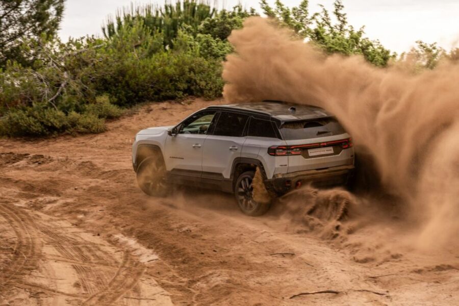 "Jeep Compass 4xe: Star di Rom-E 2026!"
