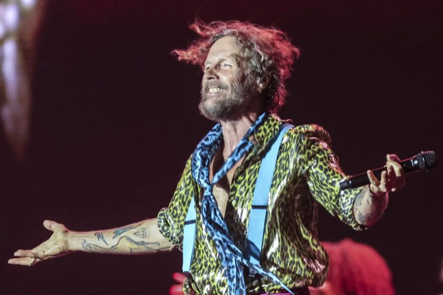 "Jovanotti: 60 anni e non sentirli! Il ‘ragazzo fortunato’ resta giovane"