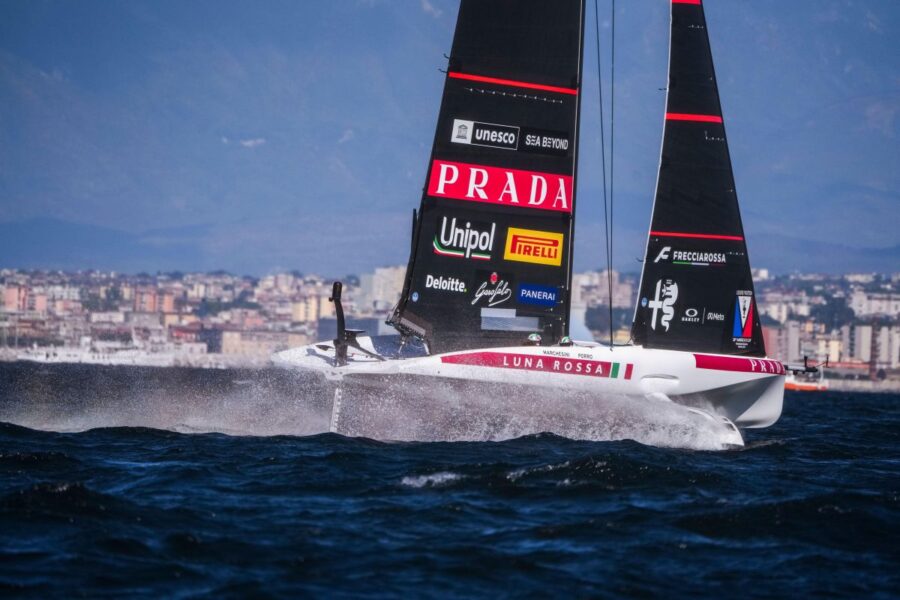 Luna Rossa Senior trionfa alle Regate Preliminari di Napoli!