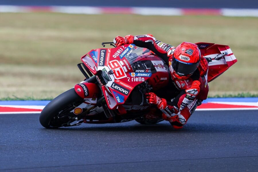 "Marquez trionfa nella Sprint di Misano: Bezzecchi e Martin dietro"