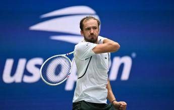 "Medvedev furioso: punto annullato per due uccelli all'US Open"