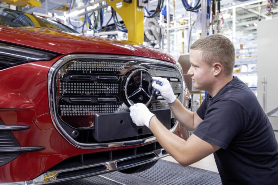 "Mercedes-Benz GLA Ibrida: Parte la Produzione a Rastatt!"