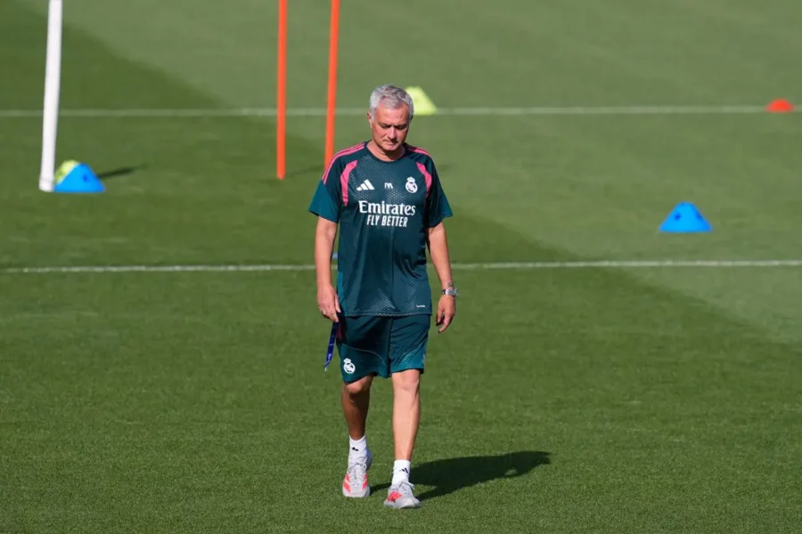 "Mourinho elogia l'Inter: 'Squadra straordinaria, ci rivedremo!'"