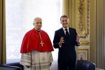 "Papa: Abbandonare armi nucleari per la pace, Macron ci sta!"