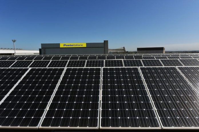 "Poste Italiane: Oltre 1.000 impianti fotovoltaici nel 2026!"