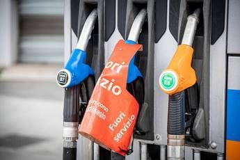 "Prezzi Carburanti in Aumento: Record per Gasolio e Benzina"