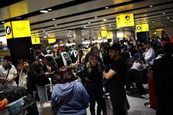 "Regno Unito: oltre 1.000 voli cancellati per guasto tecnico"