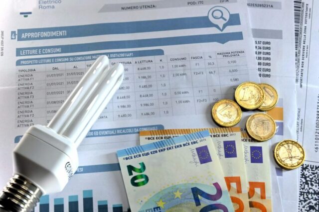 "Stangata estiva: 870 milioni di bollette per commercio e turismo"