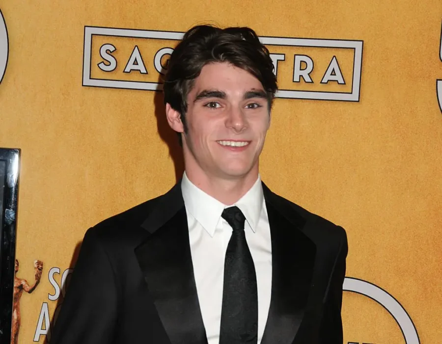 "Addio RJ Mitte: Il Walter White Jr. di 'Breaking Bad' a 34 anni"