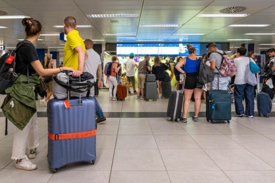 "Aeroporti italiani: sfiorati 100 milioni di passeggeri in estate"