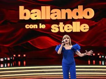 "Ballando con le Stelle: Carlucci svela la nuova edizione!"