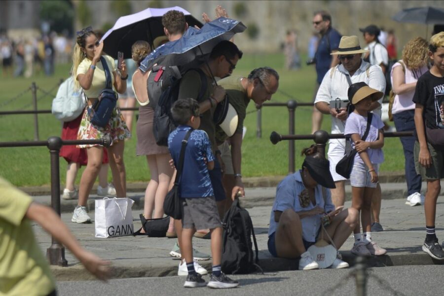 "Caldo estremo: -3,7 milioni di pernottamenti, report Demoskopika"