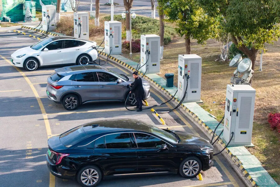 Cina: Cresce il consumo energetico per auto elettriche e dati!
