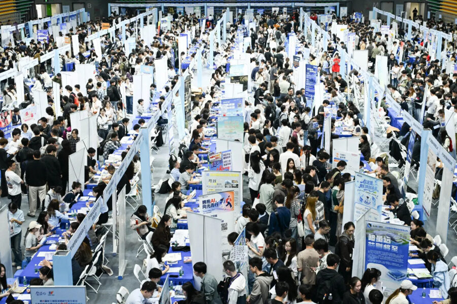 Cina: nuove linee guida per l'occupazione grazie all'IA
