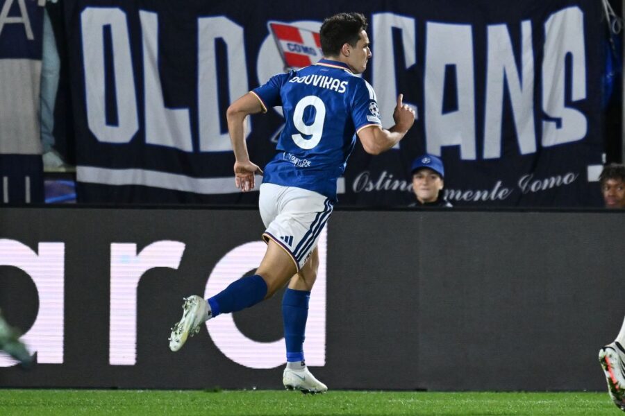 "Douvikas guida il Como alla vittoria: 2-0 sul Sassuolo!"